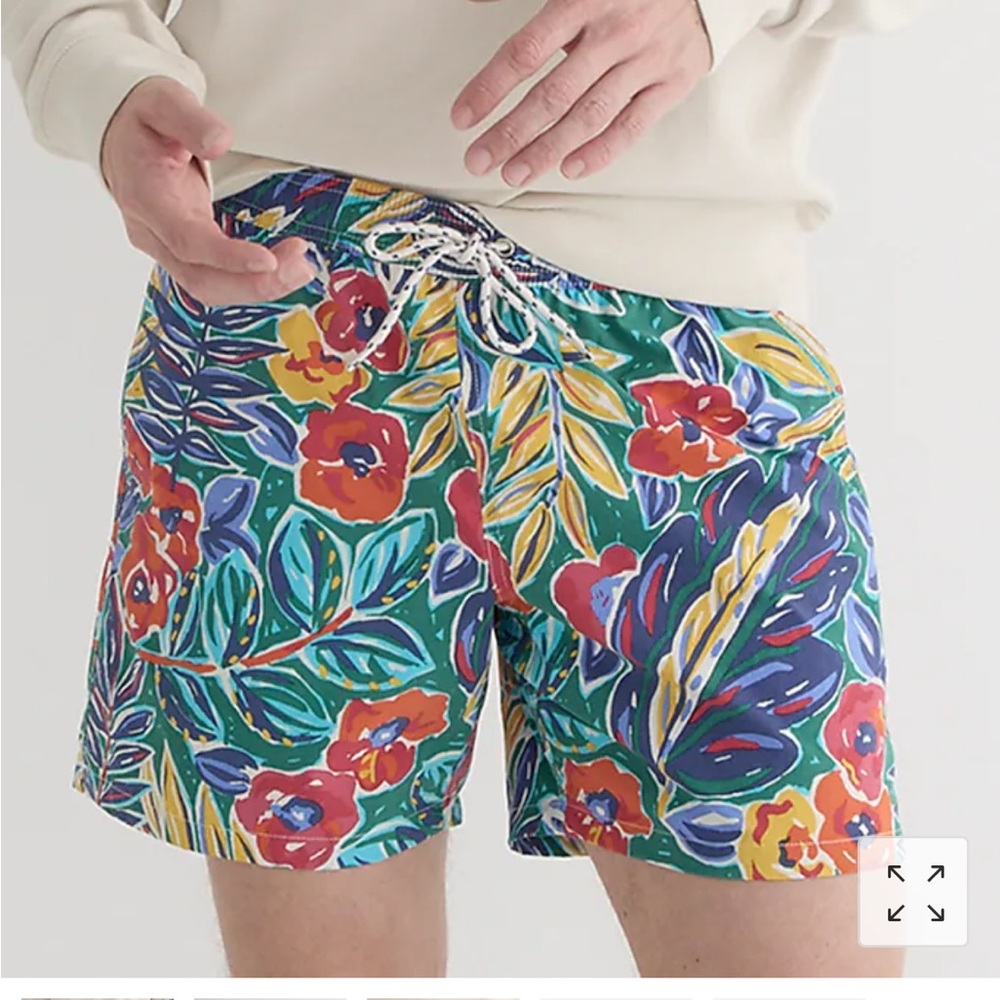 6'' STRETCH SWIM TRUNK IN FLORAL PRINT WITH ECONYL® NYLON